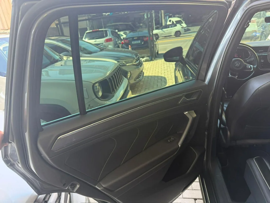 Tiguan Allspac R-Line 2.0 4x4 TETO SOLAR PANORÂMICO 2019 - Imagem 12