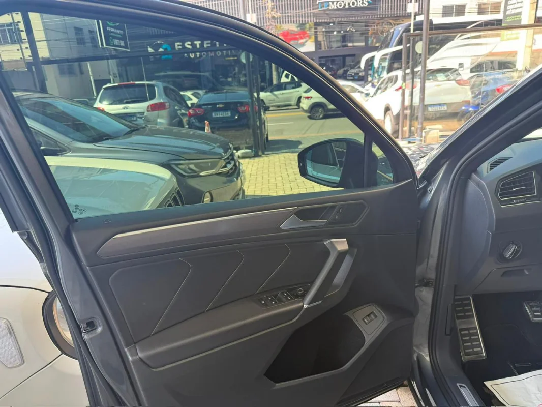 Tiguan Allspac R-Line 2.0 4x4 TETO SOLAR PANORÂMICO 2019 - Imagem 15