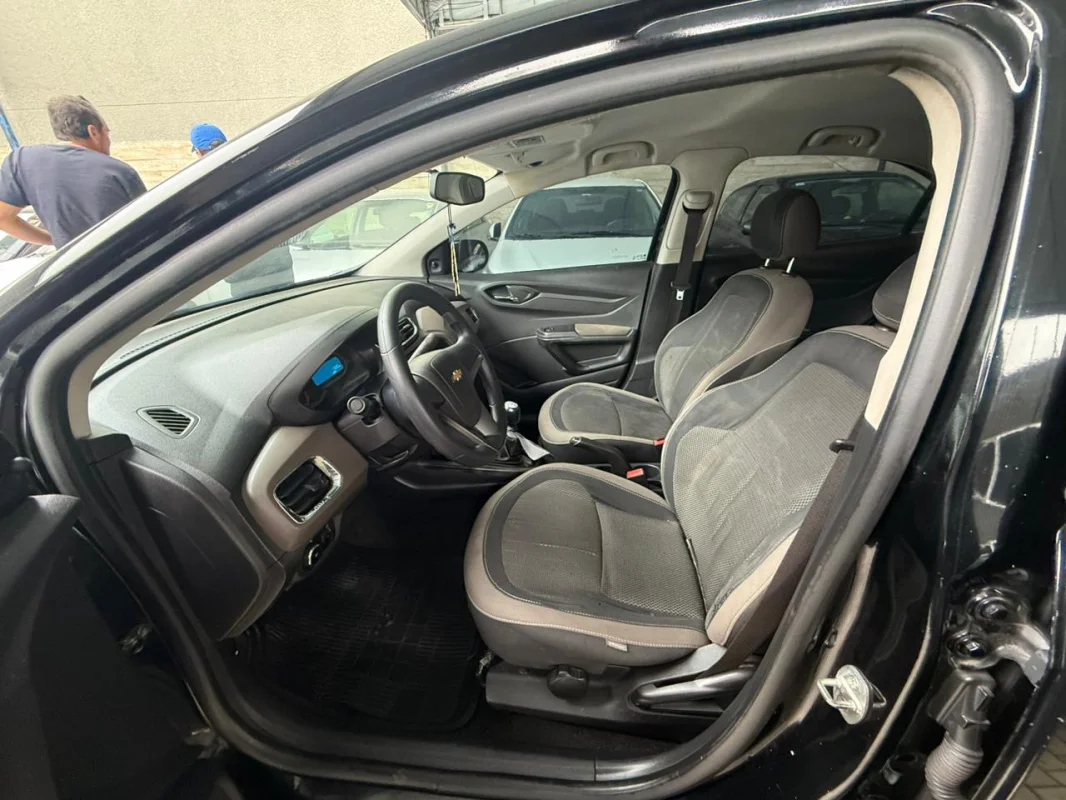 Prisma LT 1.4 Completo Manual 2014 - Imagem 9