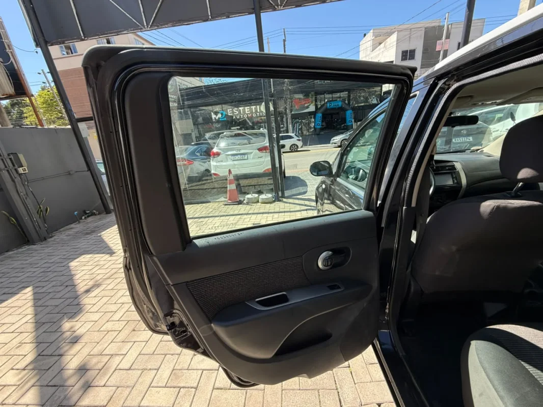 Livina S 1.8 Completo AUTOMÁTICO 2014 - Imagem 13