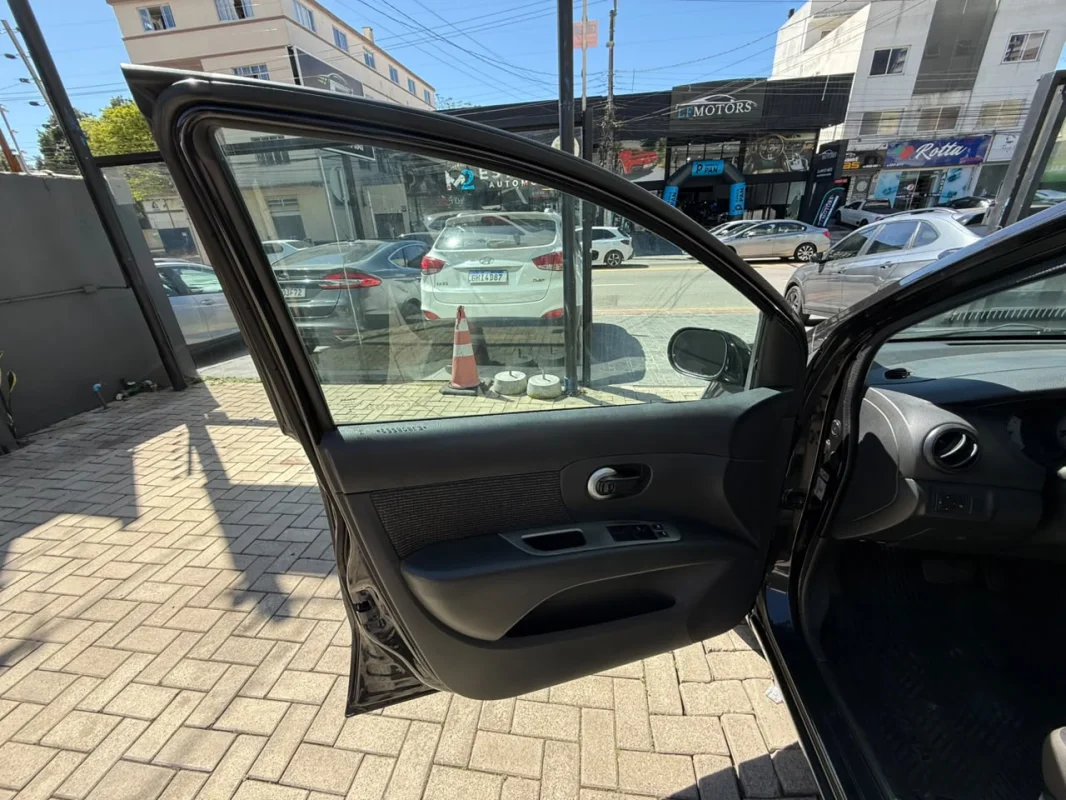 Livina S 1.8 Completo AUTOMÁTICO 2014 - Imagem 11