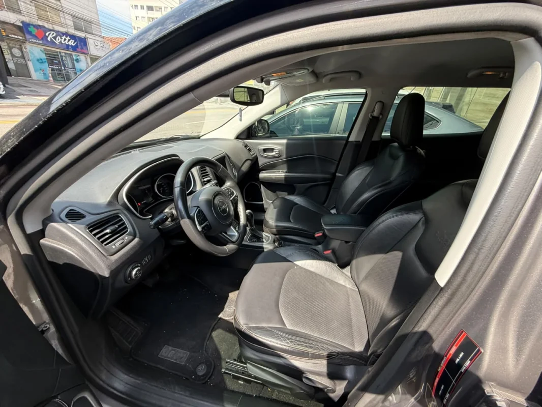 Compass Longitude 2.0 Diesel 4x4 AUTOMÁTICA 2017 - Imagem 10