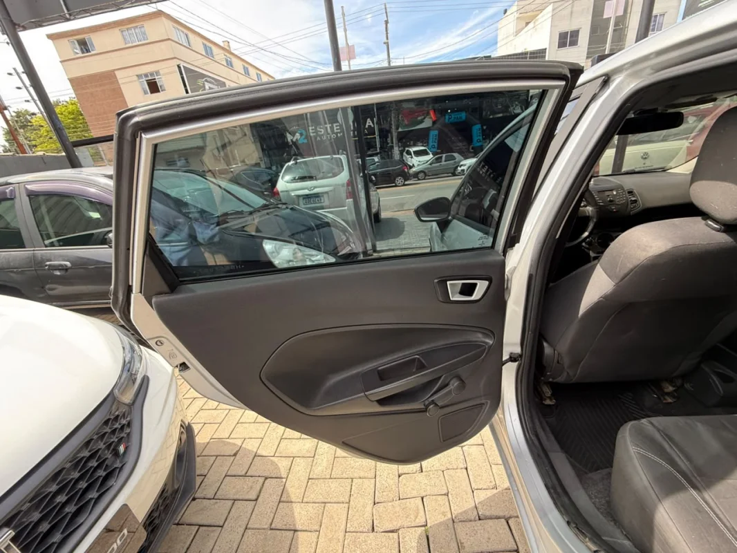 Fiesta SE 1.6 Completo MANUAL 2017 - Imagem 14