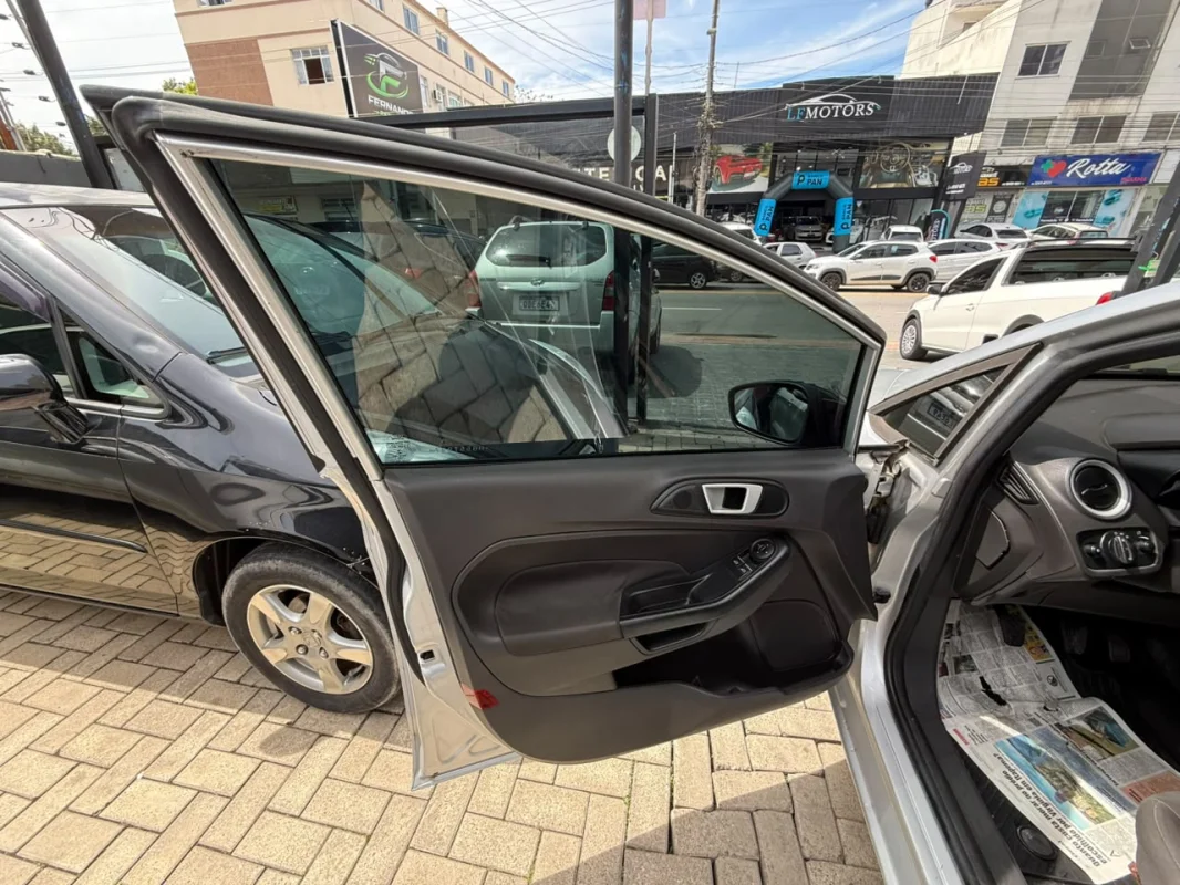 Fiesta SE 1.6 Completo MANUAL 2017 - Imagem 11