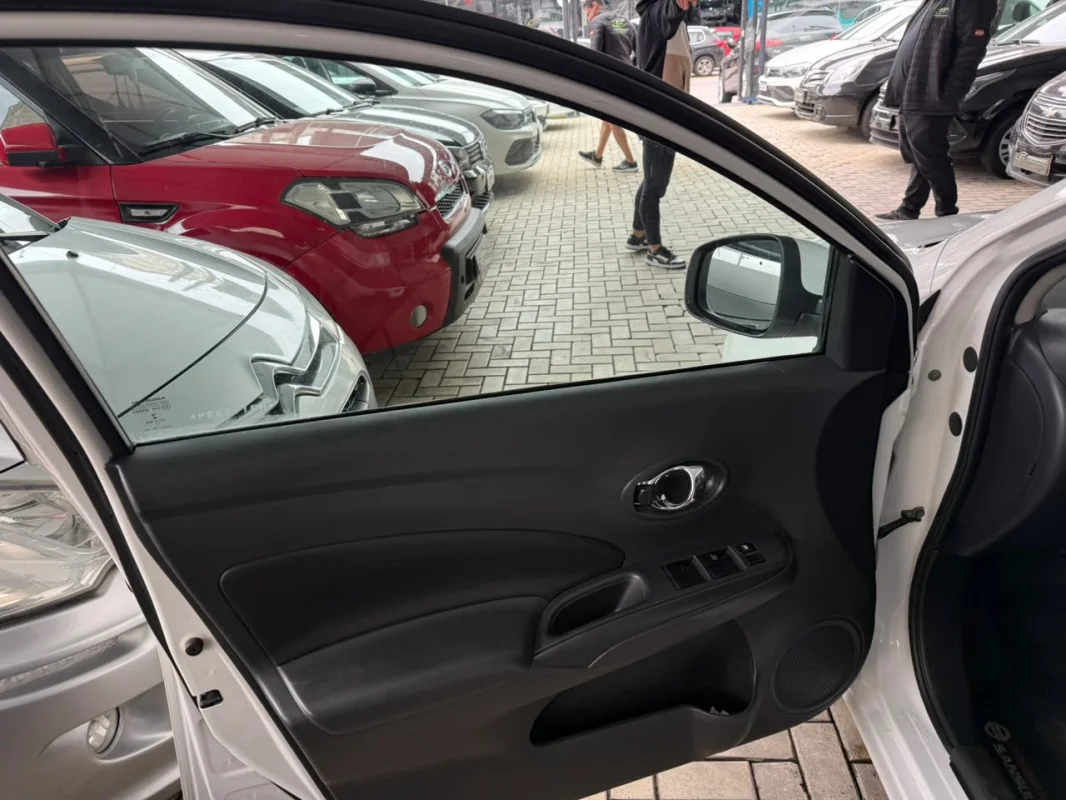Versa SL 1.6 Aut. 2017 - Imagem 12